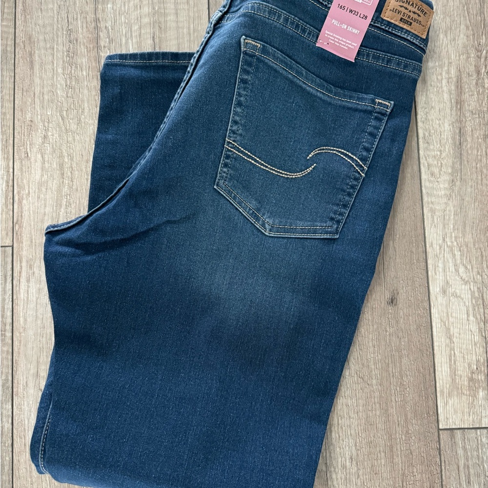 Signature by Levi Strauss Totally Shaping Pull On Skinny Jeans - Picture 4 of 7